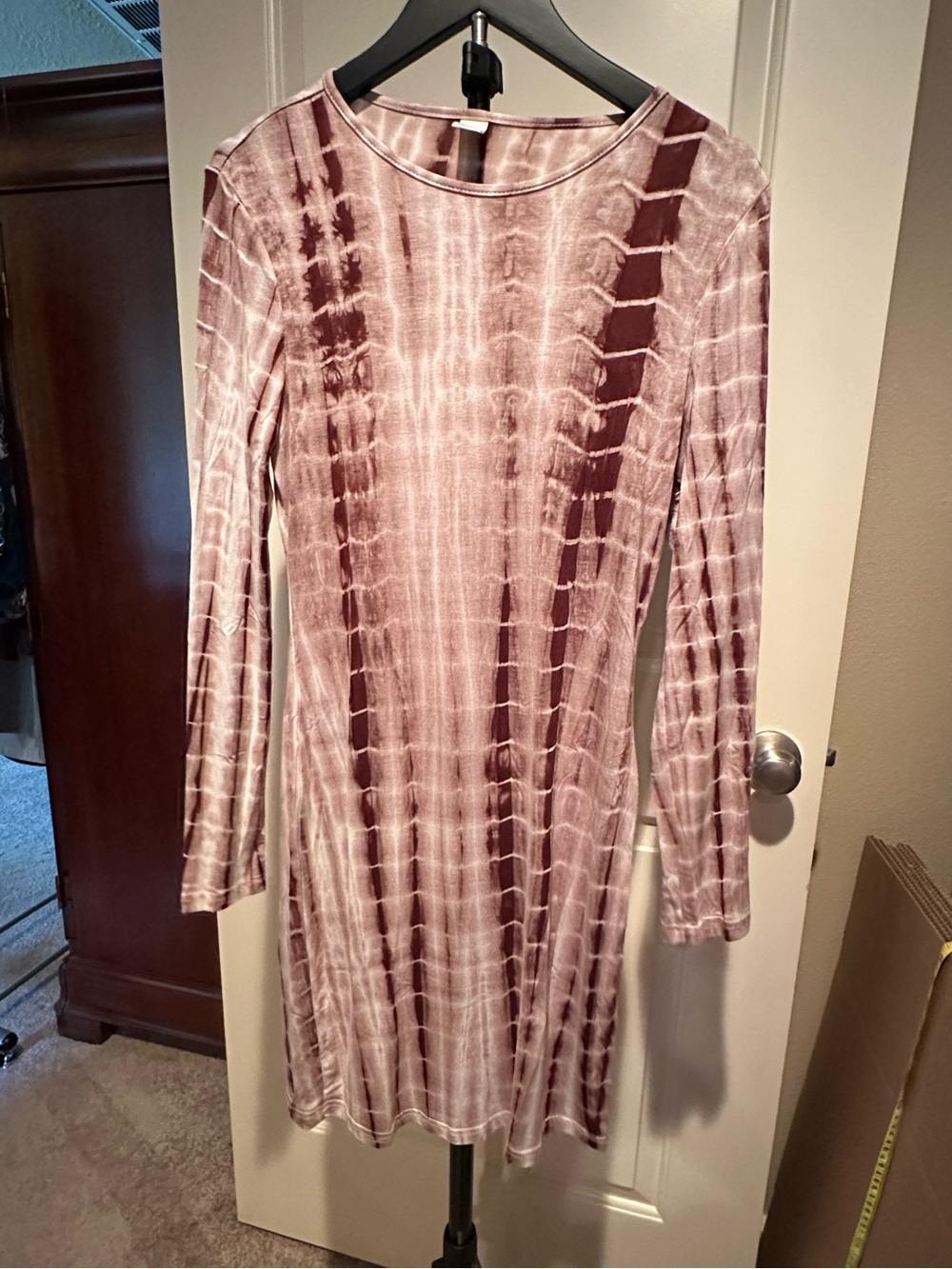 Long-Sleeve Tie-Dye Midi Dress in Mauve